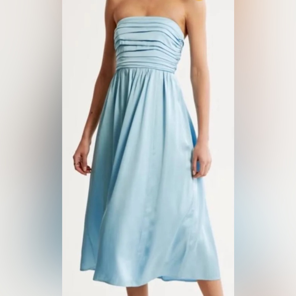 Abercrombie and Fitch satin teal dress. Strapless (comes with straps).